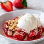 Easy Strawberry Crumble with Fresh Strawberries Recipe