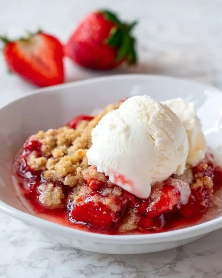 Easy Strawberry Crumble with Fresh Strawberries Recipe
