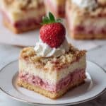 Easy Strawberry Crunch Cake Recipe